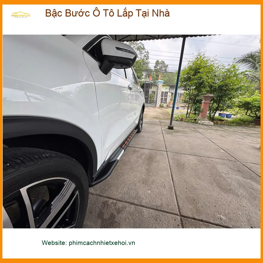 Anh Tùng lắp Bậc Bước Ô Tô tại nhà Quận Thủ Đức cho Ford Everest