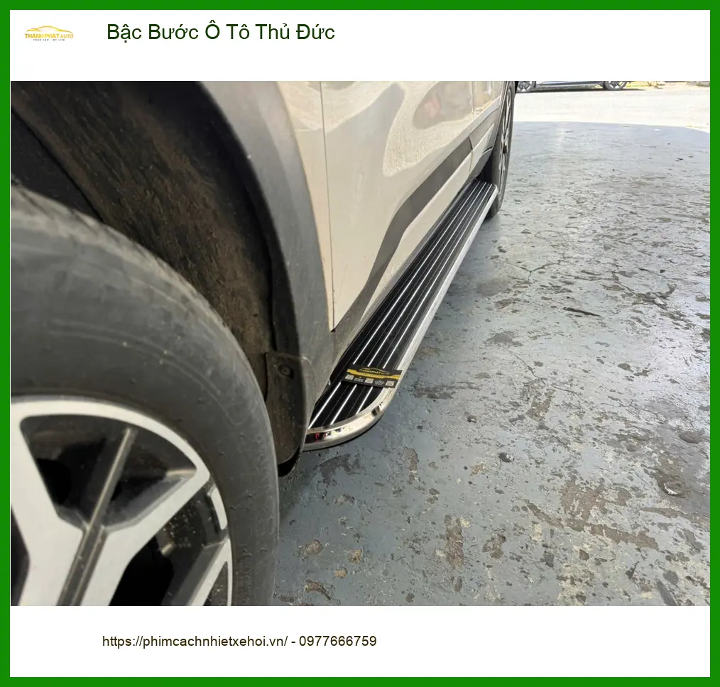 Anh Quân lắp bậc bước ô tô cho Toyota Fortuner tại Thủ Đức để gia đình lên xuống xe dễ hơn