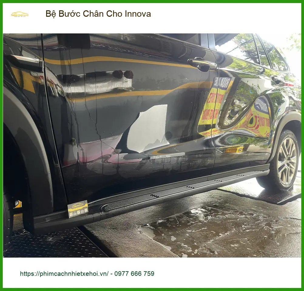 Anh Khải lắp Bệ Bước Chân cho Toyota Innova tại Quận 9 để gia đình tiện lên xuống