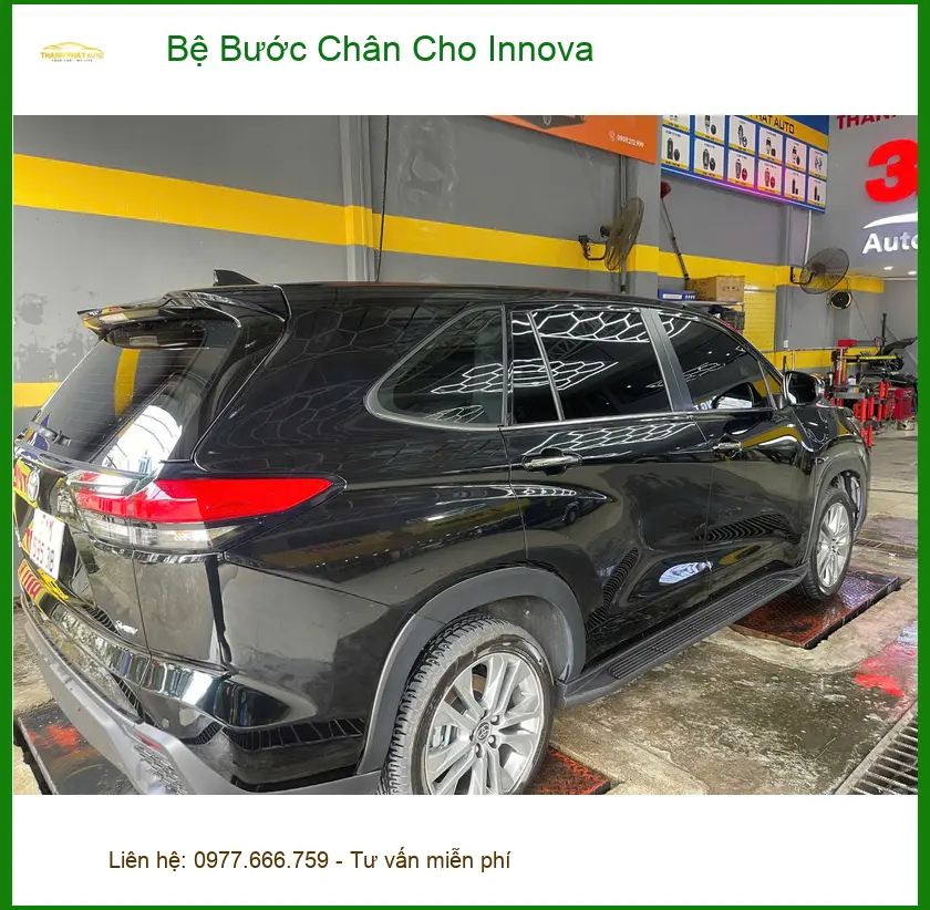 Anh Khải lắp Bệ Bước Chân cho Toyota Innova tại Quận 9 để gia đình tiện lên xuống ảnh thực tế 3