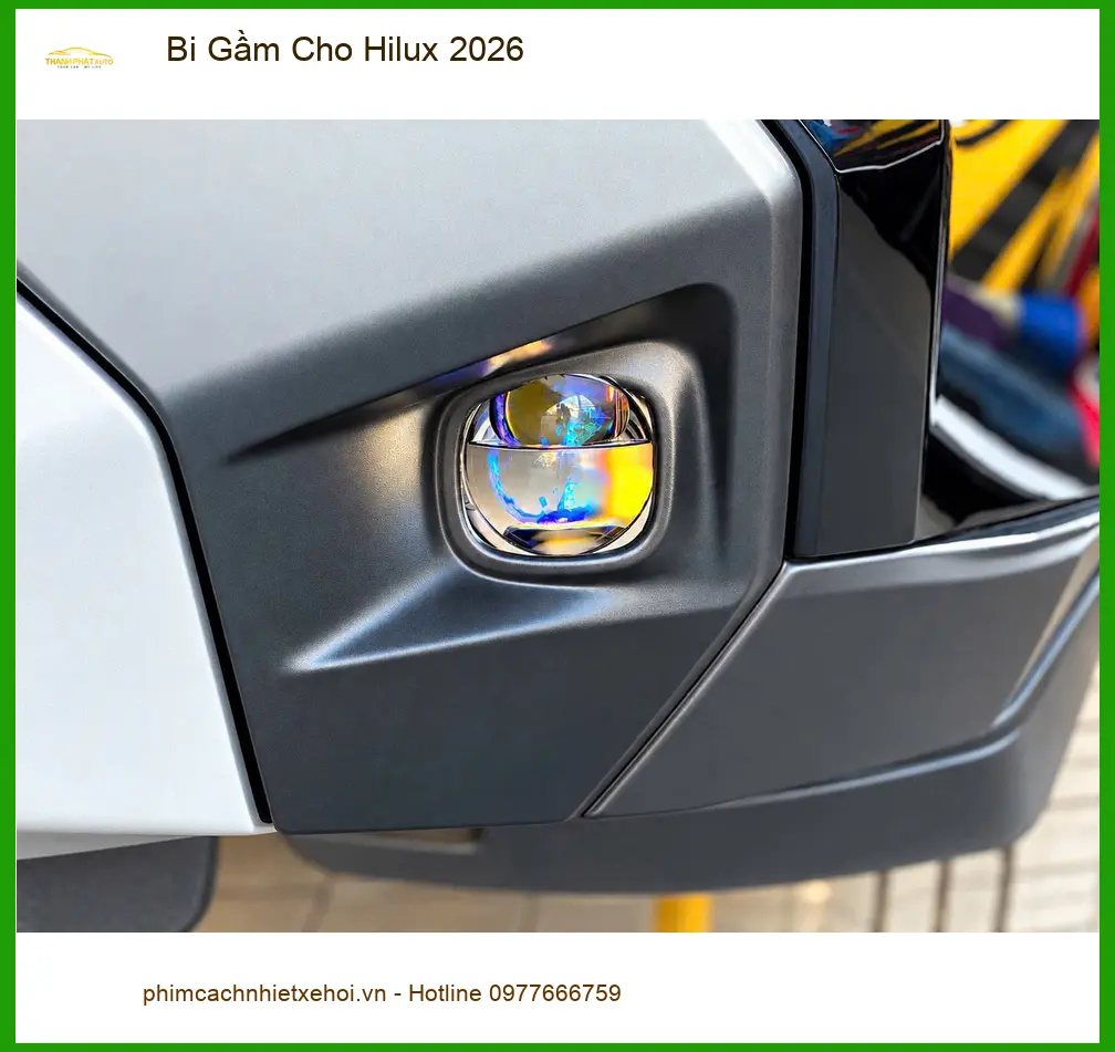 Anh Hoàng Long độ Bi Gầm Hilux 2026 tại Thủ Đức vì đèn zin không đủ sáng đường tối