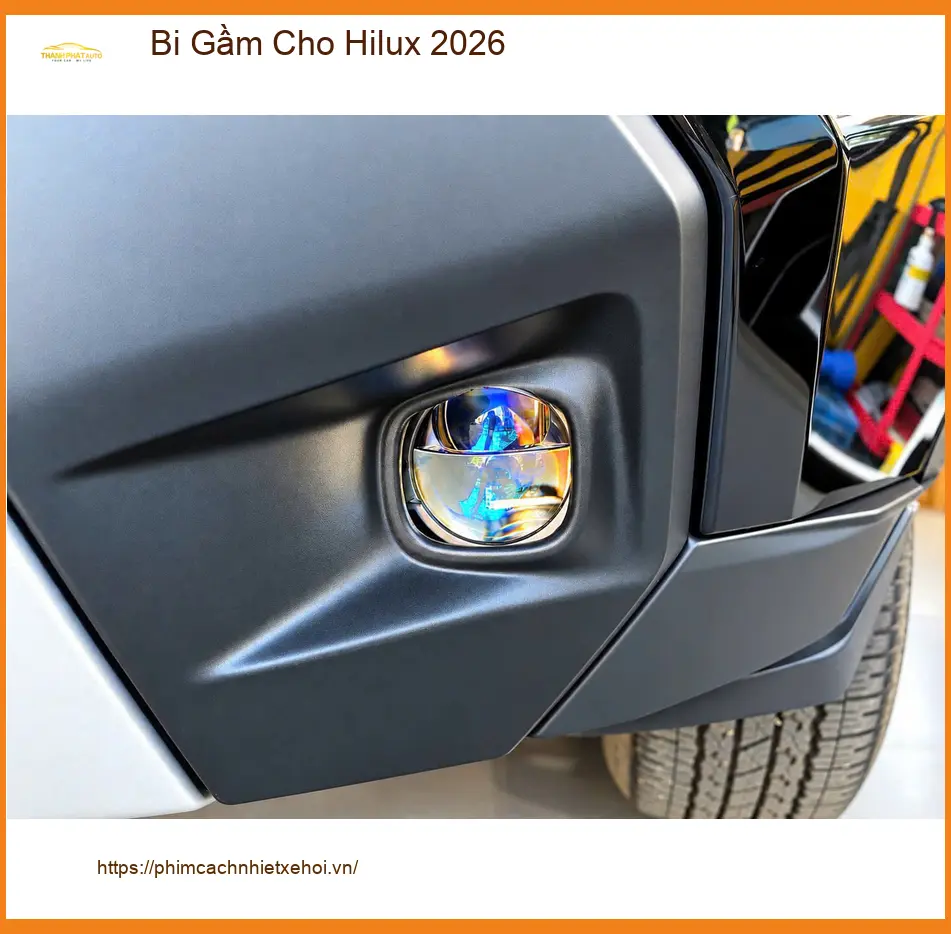 Anh Hoàng Long độ Bi Gầm Hilux 2026 tại Thủ Đức vì đèn zin không đủ sáng đường tối ảnh thực tế 4