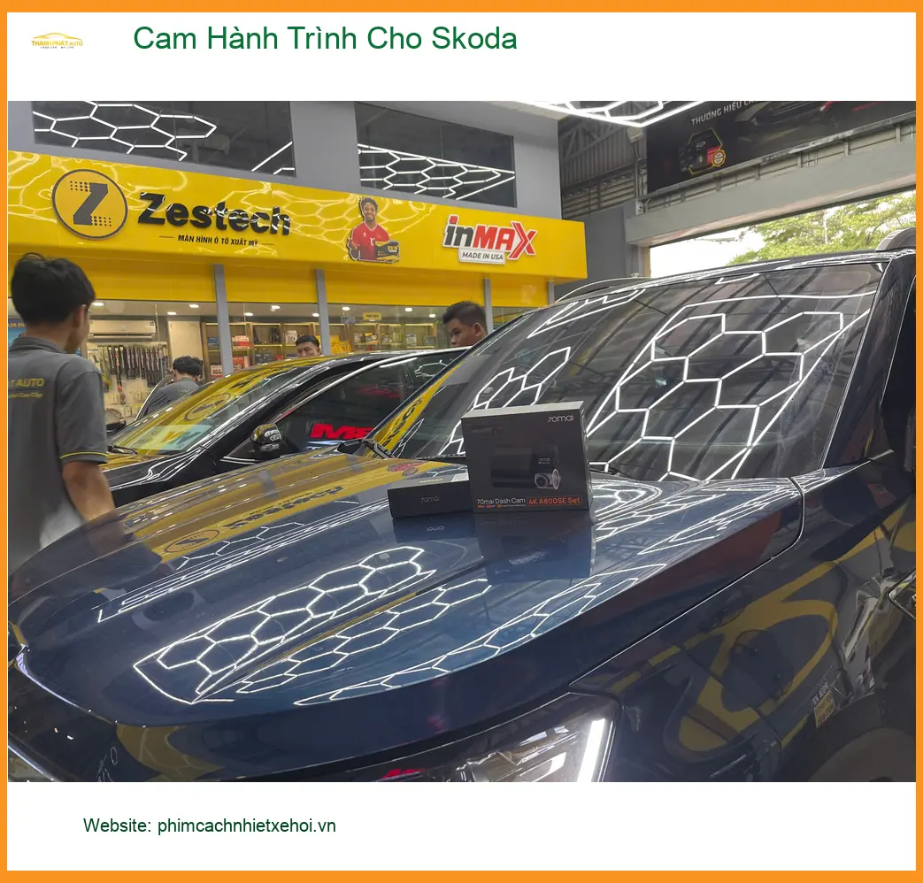Anh Minh Khang lắp Cam Hành Trình cho Skoda tại Quận 9 cần gấp