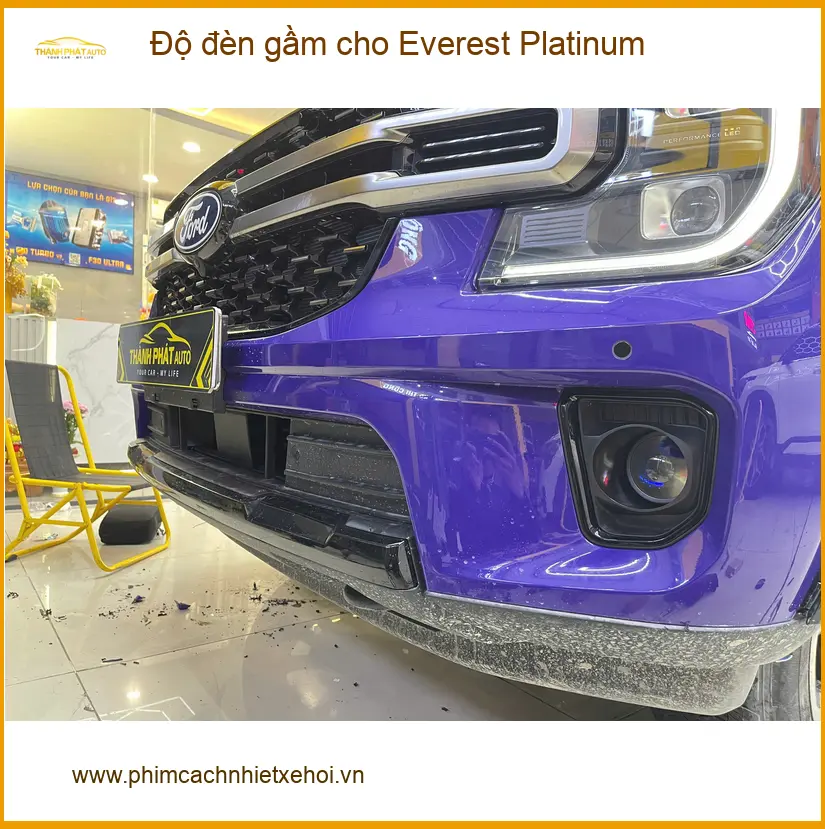 Chú Hùng độ đèn gầm cho Everest Platinum tại Quận 9 vì đèn zin yếu khi đi đêm ảnh thực tế 2