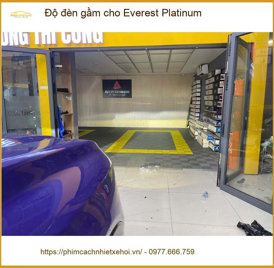 Chú Hùng độ đèn gầm cho Everest Platinum tại Quận 9 vì đèn zin yếu khi đi đêm ảnh thực tế 5