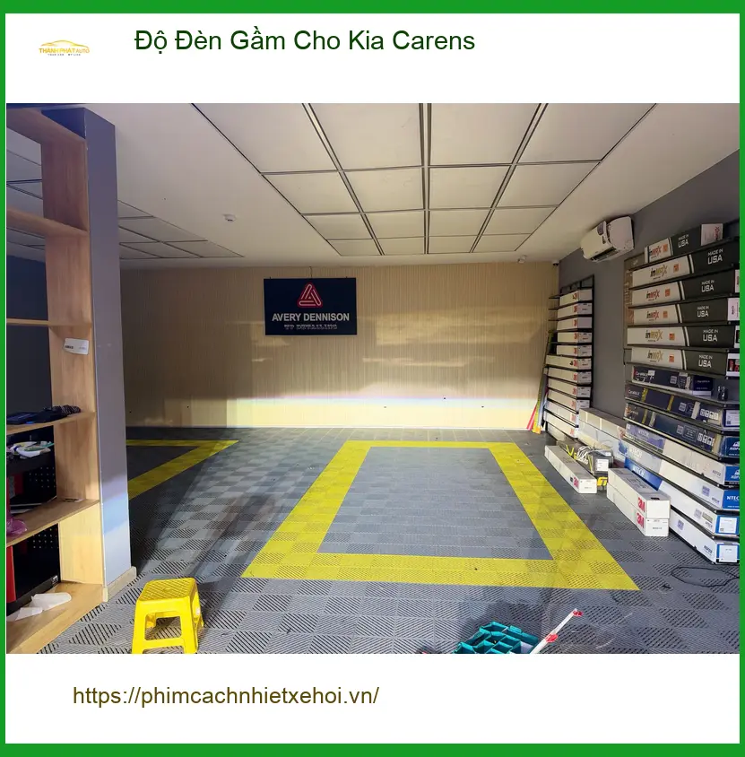 Chị Bích độ đèn gầm cho Kia Carens tại Quận 9 vì đèn zin không đủ sáng khi đi đêm