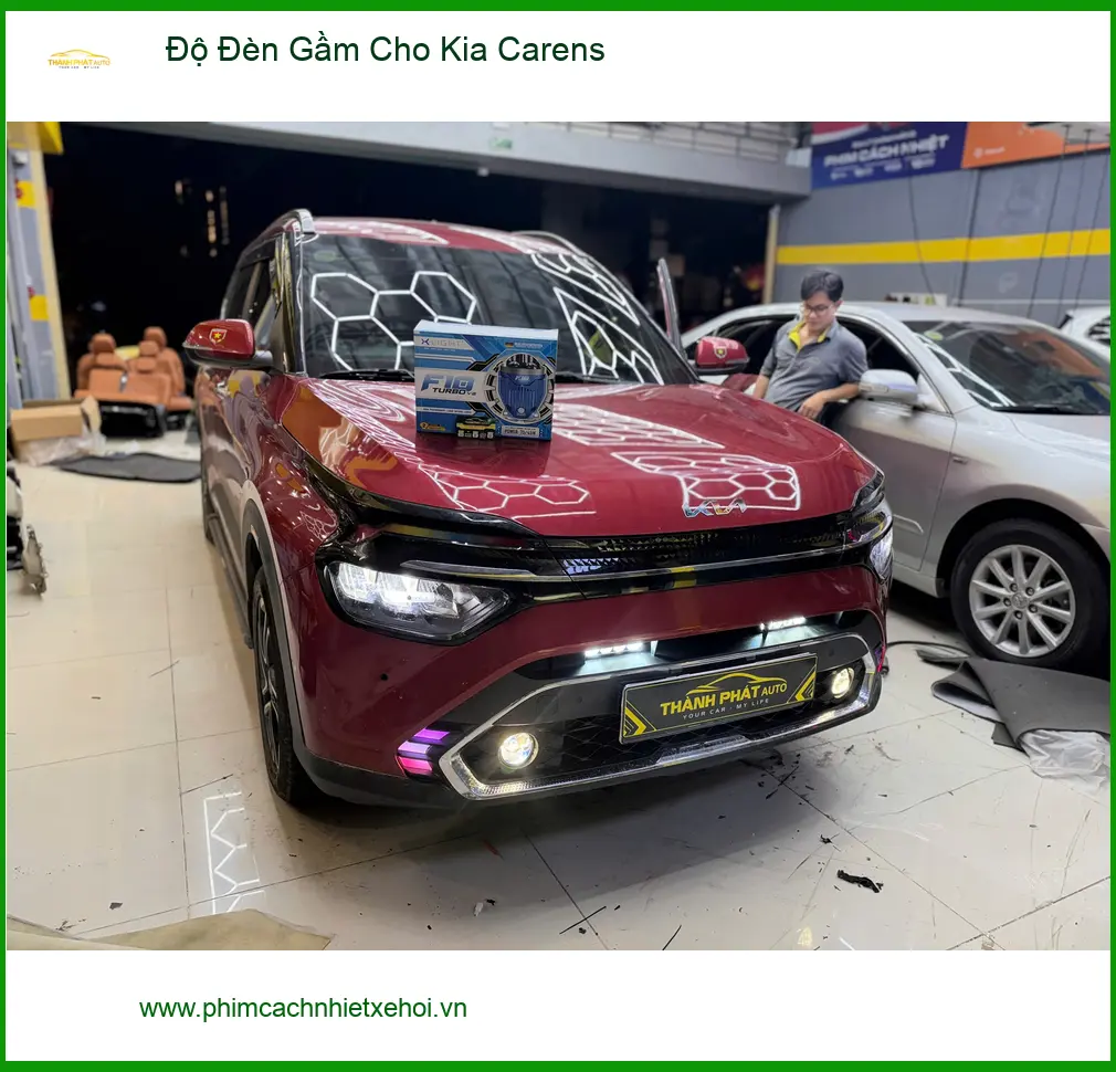 Chị Bích độ đèn gầm cho Kia Carens tại Quận 9 vì đèn zin không đủ sáng khi đi đêm ảnh thực tế 5