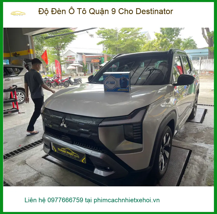 Anh Quang độ đèn ô tô Hyundai Santa Fe tại Quận 9 để tăng cường ánh sáng ảnh thực tế 2