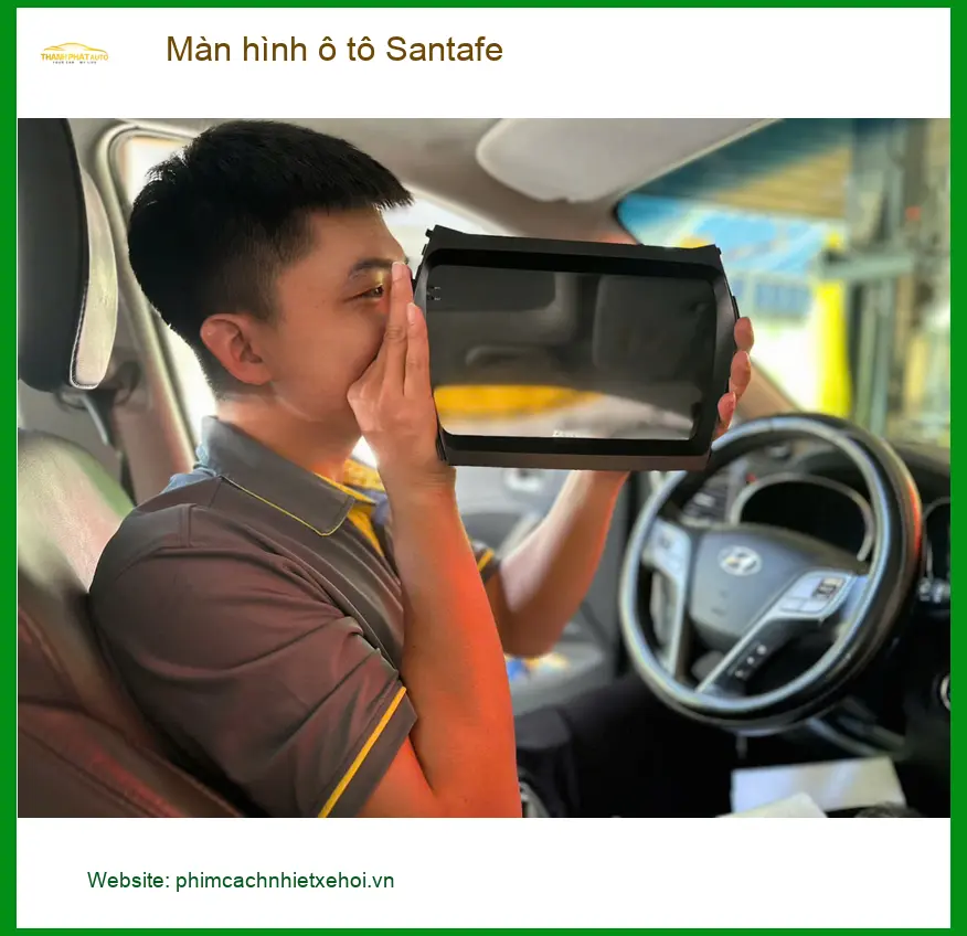 Cô Thắm lắp màn hình ô tô Santafe Quận Tân Bình cho con trai xem phim ảnh thực tế 2
